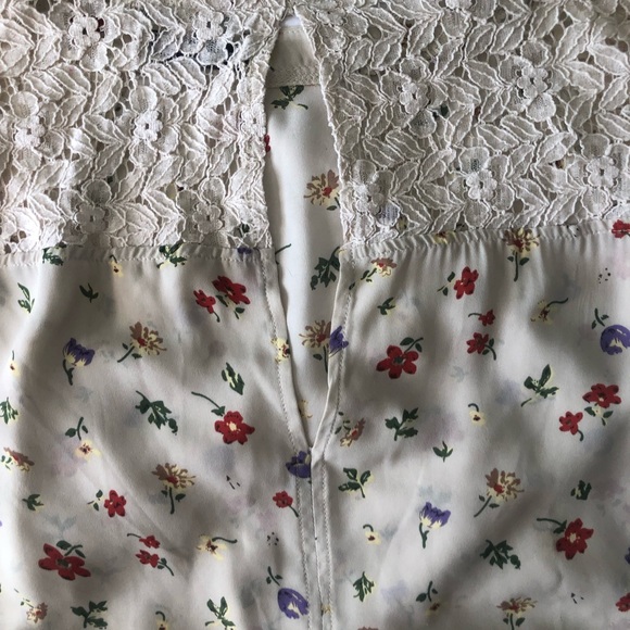 Blouse w/ keyhole back - Picture 3 of 3